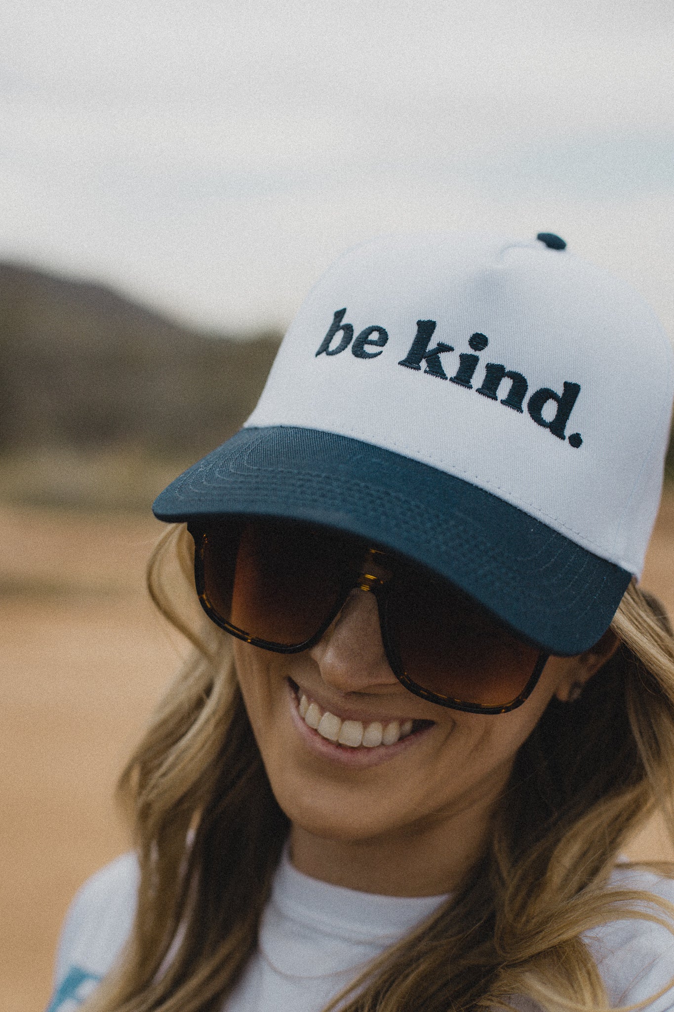 BE KIND. HAT - WHITE/BLUE CLASSIC
