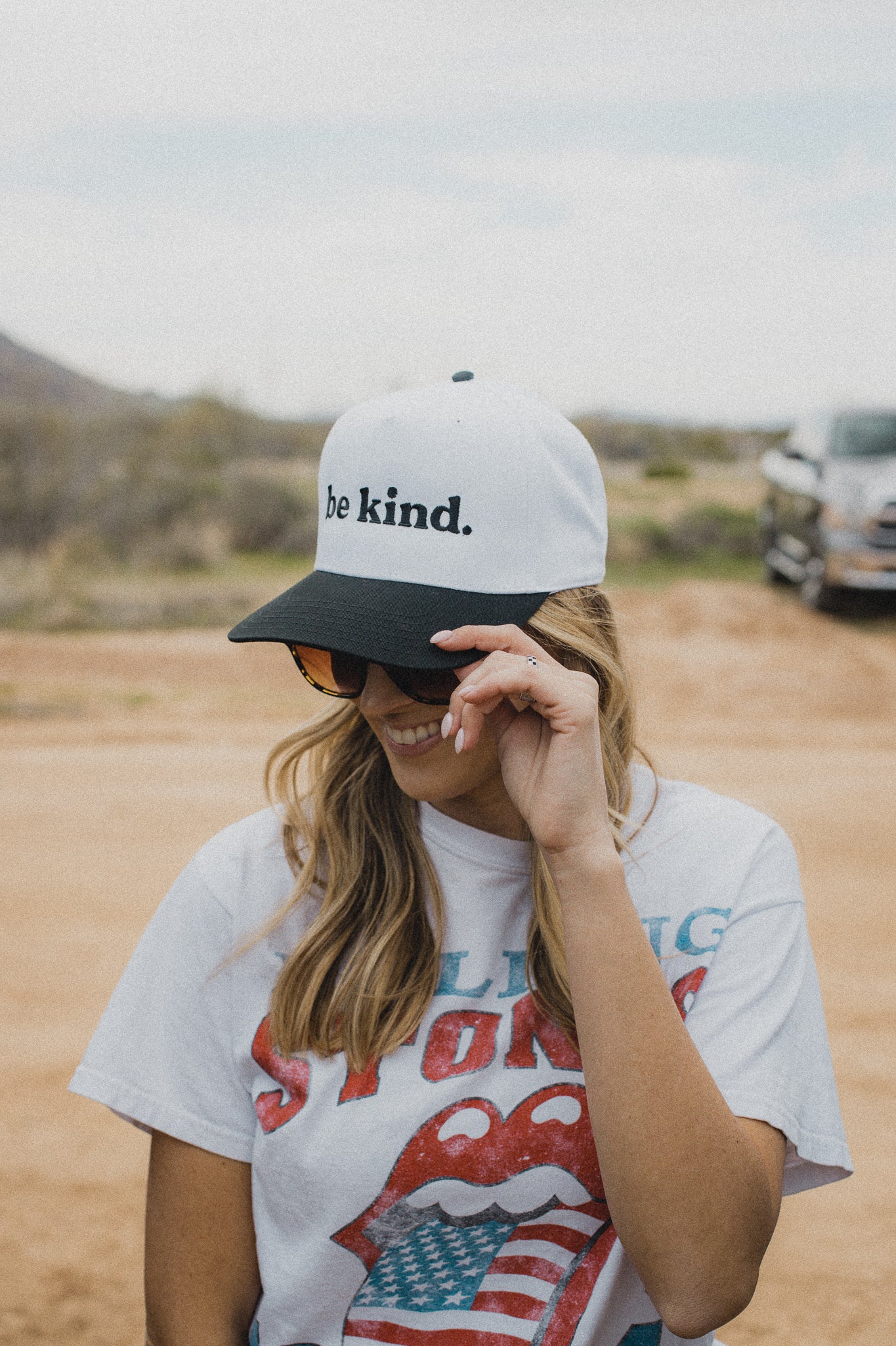 BE KIND. HAT - WHITE/BLACK CLASSIC